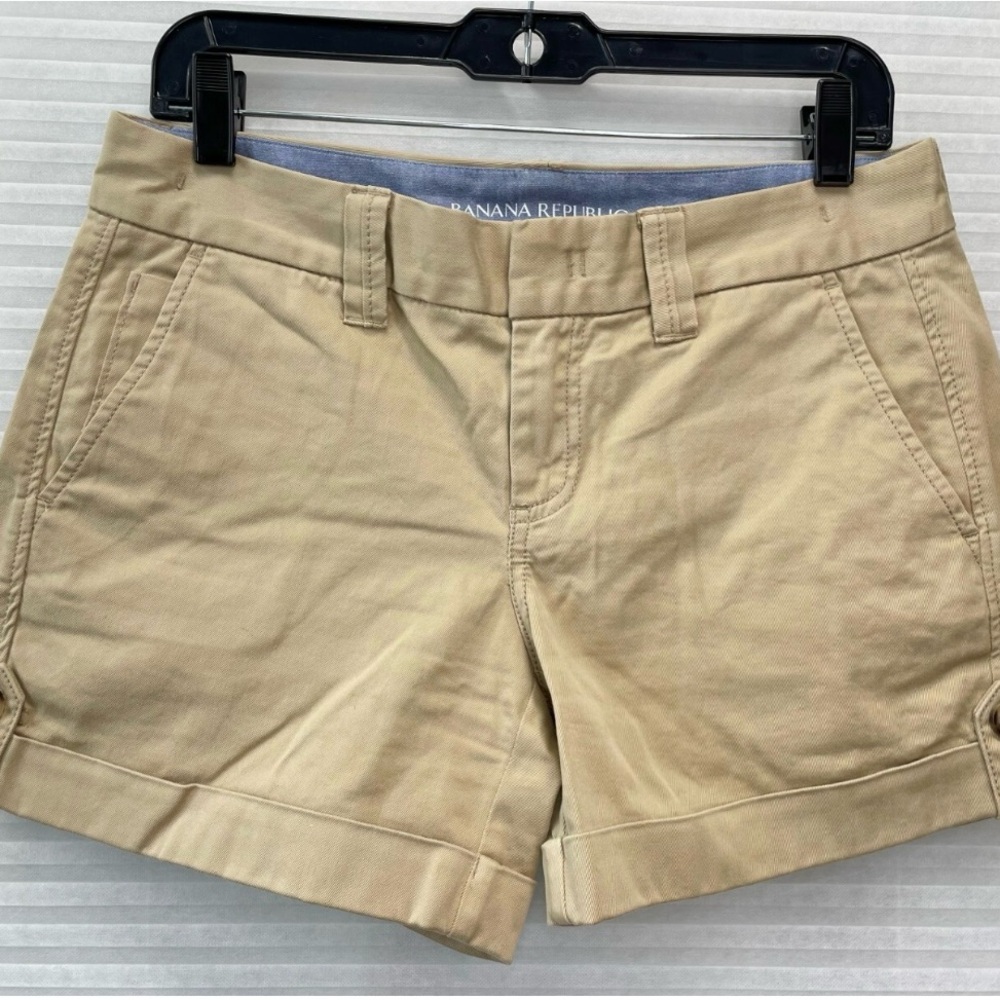 Banana Republic Women's size 6 stretch khaki shorts with rolled hem.
